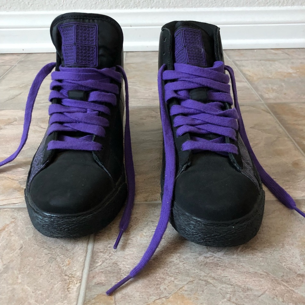 LIKE NEW NIKE BLACK AND PURPLE HIGH TOP SNEAKERS